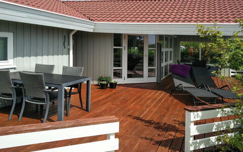 Stenkil - 250M from the Sea: Tetto, Casa, Casa, Villetta, Porta, Raccordo, Deck, Portico, Plank, Latifoglie