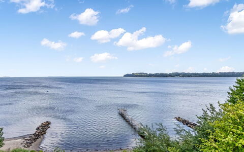 Majbritt - 50M from the Sea: Tetto, Casa, Casa, Villetta, Raccordo, Estate, Driveway, Edifici Giardino, Cortile, Capannone
