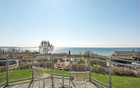 Snezana - 150M from the Sea: Zona Residenziale, Tetto, Sobborgo, Driveway, Estate, Camino