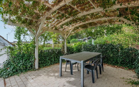 Snezana - 150M from the Sea: Zona Residenziale, Tetto, Sobborgo, Driveway, Estate, Camino