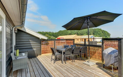 Iorund - 550M from the Sea: Tetto, Casa, Casa, Villetta, Porta, Raccordo, Deck, Portico, Plank, Latifoglie