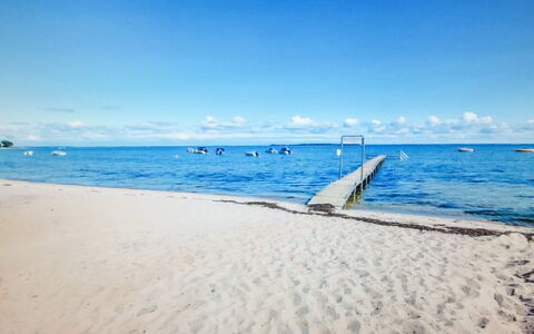 Iorund - 550M from the Sea: Tetto, Casa, Casa, Villetta, Porta, Raccordo, Deck, Portico, Plank, Latifoglie