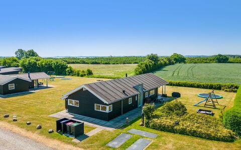 Iorund - 550M from the Sea: Tetto, Casa, Casa, Villetta, Porta, Raccordo, Deck, Portico, Plank, Latifoglie