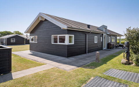 Iorund - 550M from the Sea: Tetto, Casa, Casa, Villetta, Porta, Raccordo, Deck, Portico, Plank, Latifoglie