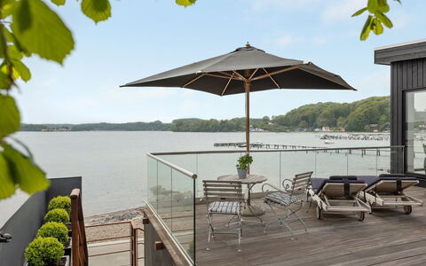 Florinda - 10M from the Sea: Blu, Arbusto, Villetta, Groundcover, Giardino, Estate, Shade, Landscaping, Agriturismo, Eco Hotel