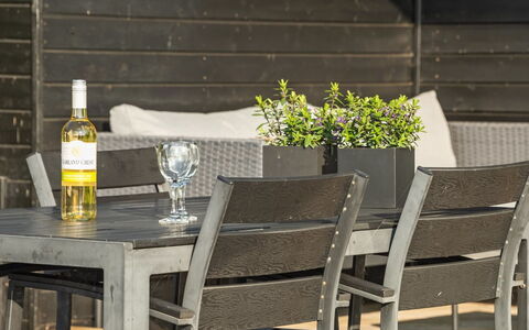 Kaapo - 300M from the Sea: Blu, Arbusto, Villetta, Groundcover, Giardino, Estate, Shade, Landscaping, Agriturismo, Eco Hotel