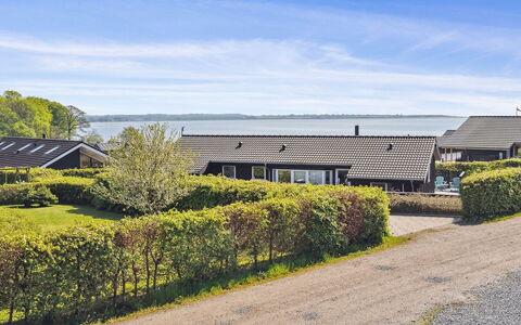 Tenaya - 200M from the Sea: Zona Residenziale, Tetto, Sobborgo, Driveway, Estate, Camino