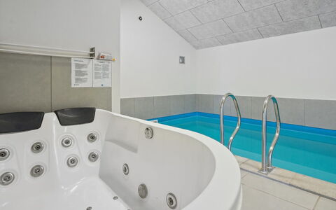 Tenaya - 200M from the Sea: Zona Residenziale, Tetto, Sobborgo, Driveway, Estate, Camino