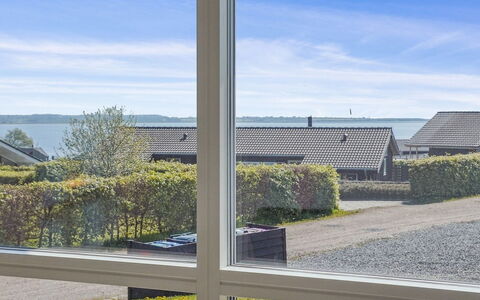 Tenaya - 200M from the Sea: Zona Residenziale, Tetto, Sobborgo, Driveway, Estate, Camino