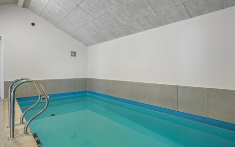 Tenaya - 200M from the Sea: Zona Residenziale, Tetto, Sobborgo, Driveway, Estate, Camino