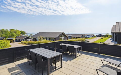 Helina - 180M from the Sea: Blu, Arbusto, Villetta, Groundcover, Giardino, Estate, Shade, Landscaping, Agriturismo, Eco Hotel