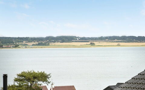 Helina - 180M from the Sea: Blu, Arbusto, Villetta, Groundcover, Giardino, Estate, Shade, Landscaping, Agriturismo, Eco Hotel