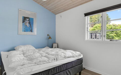 Gülbahar - 300M from the Sea: Camera Da Letto, Letto, Bedding, Lenzuolo, Interior Design, Soffitto, Mobilia, Pavimento, Telaio Del Letto, Biancheria