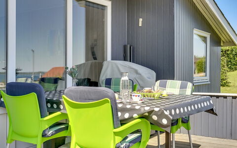 Jenvold - 300M to the Fjord: Tetto, Casa, Lotto, Casa, Villetta, Estate, Edifici Giardino, Shade, Log Cabin, Landscaping