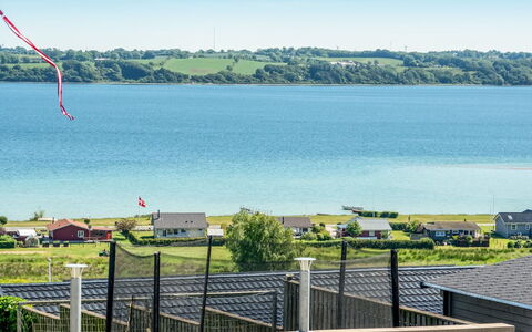 Jenvold - 300M to the Fjord: Tetto, Casa, Lotto, Casa, Villetta, Estate, Edifici Giardino, Shade, Log Cabin, Landscaping