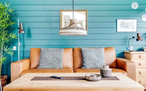 Ditte - 300M from the Sea: Mobilia, Interior Design, Pavimentazione, Legna, Pavimento, Soffitto, Pavimento In Legno, Sedia, Tavolo, Illuminazione