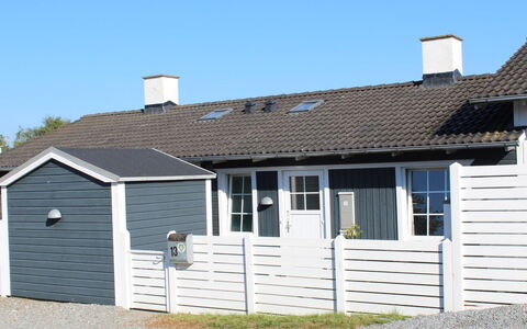 Marga - 400M from the Sea: Tetto, Casa, Casa, Villetta, Porta, Raccordo, Deck, Portico, Plank, Latifoglie