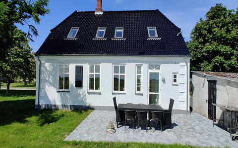 Juuso - 20Km from the Sea: Tetto, Casa, Casa, Villetta, Porta, Raccordo, Deck, Portico, Plank, Latifoglie
