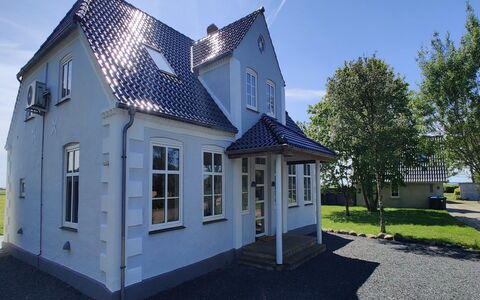 Juuso - 20Km from the Sea: Tetto, Casa, Casa, Villetta, Porta, Raccordo, Deck, Portico, Plank, Latifoglie