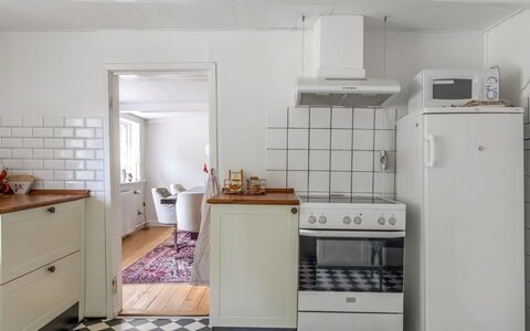 Ilsa - 9.8Km from the Sea: Elettrodomestico Da Cucina, Pavimentazione, Cucina, Apparecchio Major, Pavimento, Cabinetry, Legna, Interior Design, Controsoffitto, Cucina Stufa