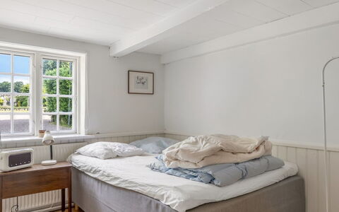 Ilsa - 9.8Km from the Sea: Camera Da Letto, Letto, Mobilia, Interior Design, Pavimento, Pavimentazione, Biancheria, Bedding, Lenzuolo, Casa