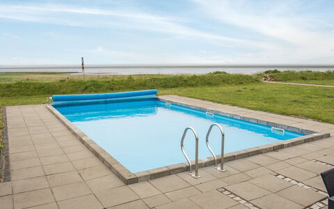 Annagrete - 12Km from the Sea: Zona Residenziale, Tetto, Sobborgo, Driveway, Estate, Camino