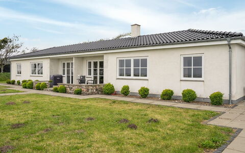 Annagrete - 12Km from the Sea: Zona Residenziale, Tetto, Sobborgo, Driveway, Estate, Camino