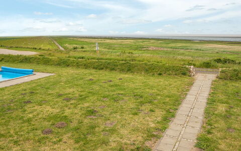 Annagrete - 12Km from the Sea: Zona Residenziale, Tetto, Sobborgo, Driveway, Estate, Camino