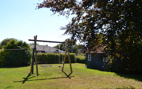 Nita - 24Km from the Sea: Blu, Arbusto, Villetta, Groundcover, Giardino, Estate, Shade, Landscaping, Agriturismo, Eco Hotel