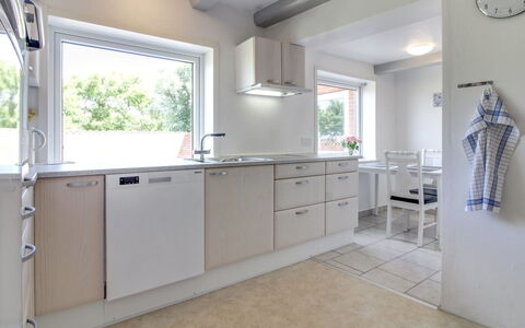Skarpe: Cucina, Controsoffitto, Interior Design, Elettrodomestico Da Cucina, Pavimentazione, Cabinetry, Soffitto, Apparecchio Major, Pavimento, Lavandino Della Cucina