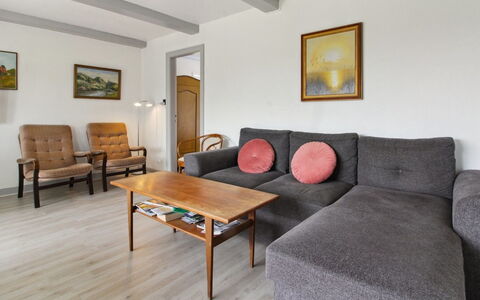 Skarpe: Mobilia, Interior Design, Pavimentazione, Divano, Pavimento, Legna, Camera, Tavolo, Soggiorno, Soffitto