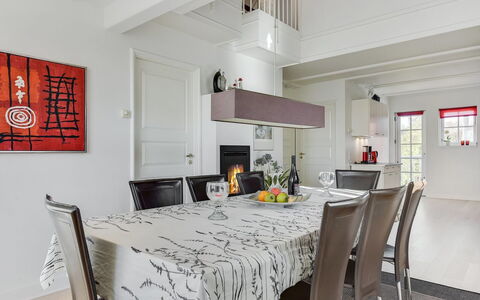 Joar - 5M to the Fjord: Mobilia, Interior Design, Pavimentazione, Sedia, Legna, Tavolo, Cucina & Sala Da Pranzo Tavolo, Sala Da Pranzo, Pavimento, Soffitto