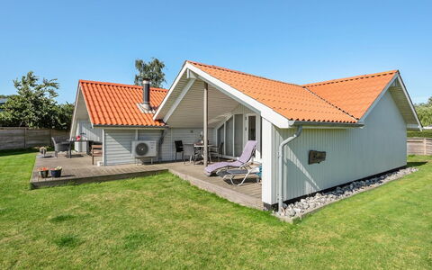 Katrina - 50M to the Fjord: Tetto, Casa, Lotto, Casa, Villetta, Estate, Edifici Giardino, Shade, Log Cabin, Landscaping