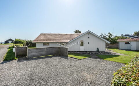 Katrina - 50M to the Fjord: Tetto, Casa, Lotto, Casa, Villetta, Estate, Edifici Giardino, Shade, Log Cabin, Landscaping