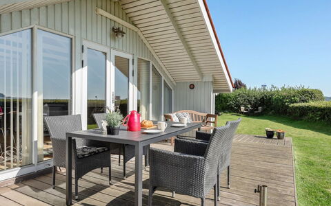 Katrina - 50M to the Fjord: Tetto, Casa, Lotto, Casa, Villetta, Estate, Edifici Giardino, Shade, Log Cabin, Landscaping