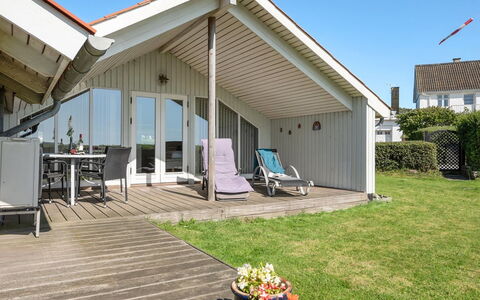 Katrina - 50M to the Fjord: Tetto, Casa, Lotto, Casa, Villetta, Estate, Edifici Giardino, Shade, Log Cabin, Landscaping