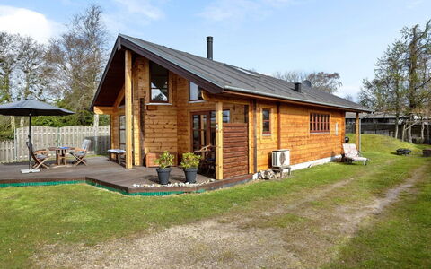 Fortuna - 200M from the Sea: Tetto, Casa, Casa, Villetta, Porta, Raccordo, Deck, Portico, Plank, Latifoglie