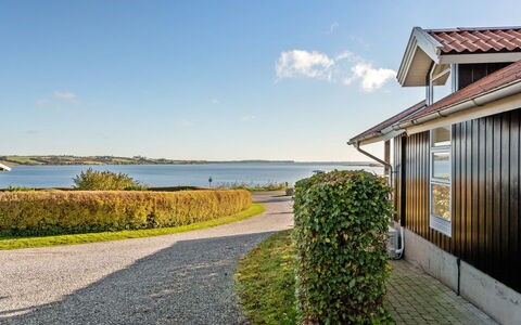 Nica - 100M from the Sea: Tetto, Casa, Casa, Villetta, Raccordo, Estate, Driveway, Edifici Giardino, Cortile, Capannone