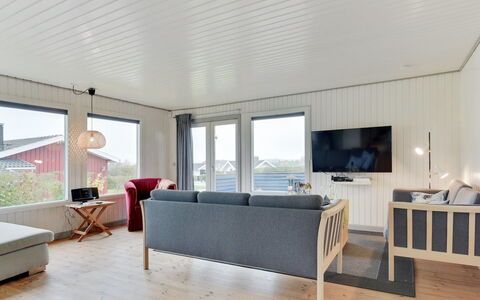 Roar - 500M from the Sea: Legna, Pavimentazione, Pavimento, Mobilia, Casa, Soffitto, Pavimento In Legno, Latifoglie, Appartamento, Soggiorno