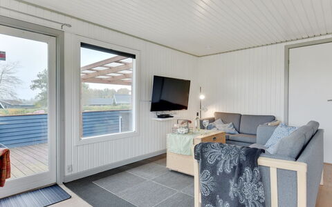 Roar - 500M from the Sea: Legna, Pavimentazione, Pavimento, Soffitto, Latifoglie, Pavimento In Legno, Color Legno, Plank, Design, Soggiorno