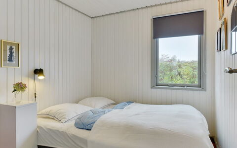 Roar - 500M from the Sea: Camera Da Letto, Letto, Parete, Interior Design, Lenzuolo, Bedding, Legna, Soffitto, Pavimentazione, Pavimento