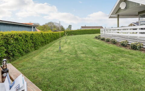 Guldborg - 400M to the Fjord: Erba, Lotto, Prato, Giardino, Groundcover, Landscaping, Prato, Shade, Cortile