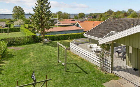 Guldborg - 400M to the Fjord: Zona Residenziale, Casa, Casa, Tetto, Estate, Prato, Villetta, Giardino, Cortile, Raccordo