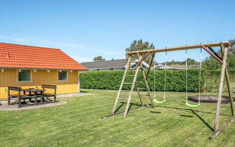 Susse - 400M to the Fjord: Costruzione, Casa, Finestra, Casa, Tetto, Zona Residenziale, Arbusto, Villetta, Lotto