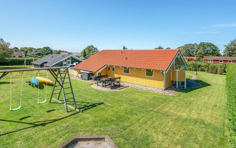 Susse - 400M to the Fjord: Costruzione, Casa, Finestra, Casa, Tetto, Zona Residenziale, Arbusto, Villetta, Lotto