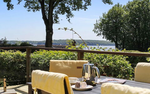 Engelke - 150M from the Sea: Zona Residenziale, Tetto, Sobborgo, Driveway, Estate, Camino