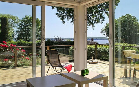 Engelke - 150M from the Sea: Zona Residenziale, Tetto, Sobborgo, Driveway, Estate, Camino