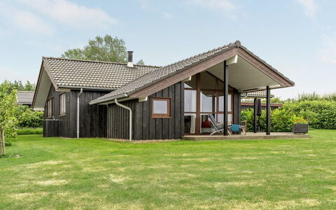 Juliana - 400M from the Sea: Zona Residenziale, Tetto, Sobborgo, Driveway, Estate, Camino