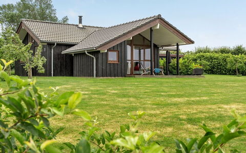 Juliana - 400M from the Sea: Zona Residenziale, Tetto, Sobborgo, Driveway, Estate, Camino