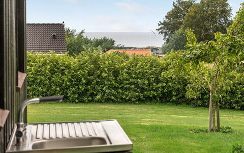 Juliana - 400M from the Sea: Zona Residenziale, Tetto, Sobborgo, Driveway, Estate, Camino